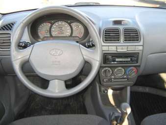 2005 Hyundai Accent Pictures
