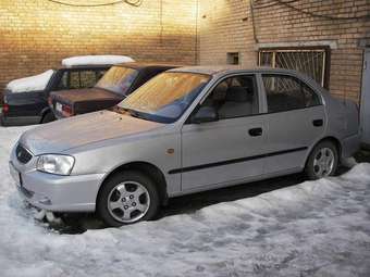 2005 Hyundai Accent Photos