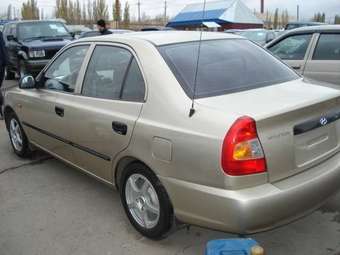 2005 Hyundai Accent Photos