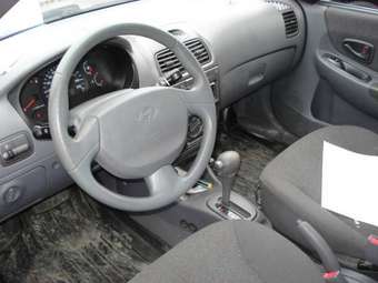 2005 Hyundai Accent Photos