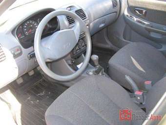 2005 Hyundai Accent Photos