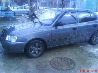 2005 Hyundai Accent Photos