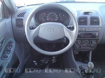 2005 Hyundai Accent Photos