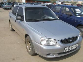 2005 Hyundai Accent Photos