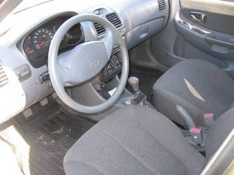 2005 Hyundai Accent Pics