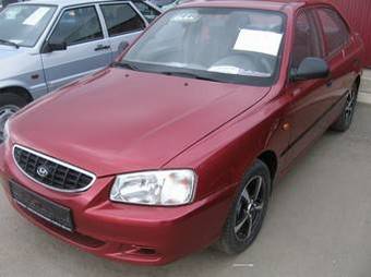 2005 Hyundai Accent Photos