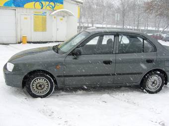 2005 Hyundai Accent Photos