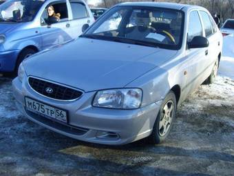 2005 Hyundai Accent Photos