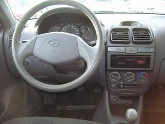 2005 Hyundai Accent Pictures