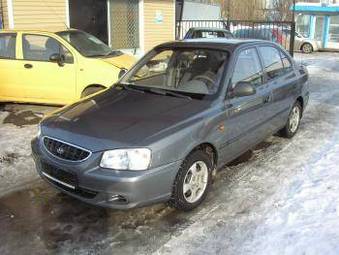 2005 Hyundai Accent Photos