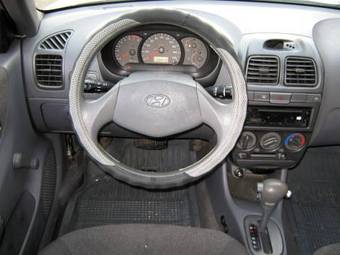 2005 Hyundai Accent Pics