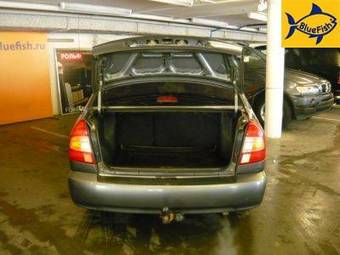 2005 Hyundai Accent Photos