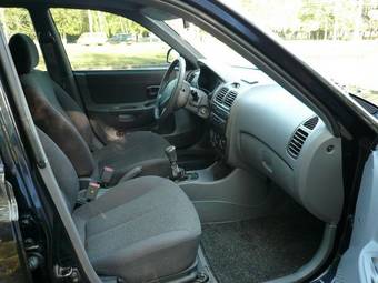 2005 Hyundai Accent Pictures