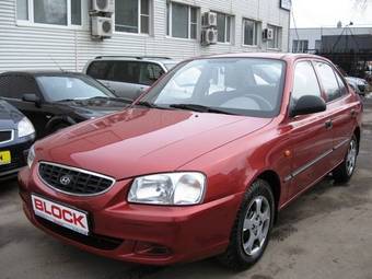 2005 Hyundai Accent Photos