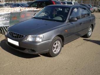 2005 Hyundai Accent Photos