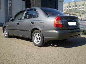 2005 Hyundai Accent Photos