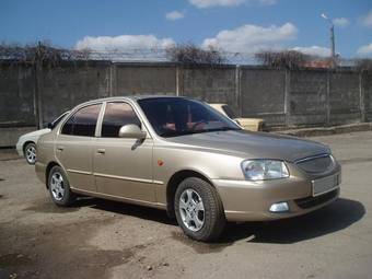 2005 Hyundai Accent Pictures