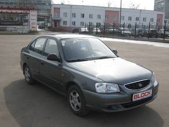 2005 Hyundai Accent Photos