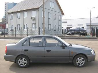 2005 Hyundai Accent Photos