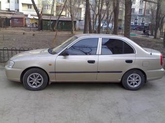 2005 Hyundai Accent Photos