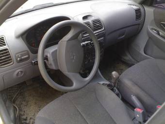 2005 Hyundai Accent Pictures