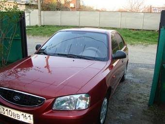 2005 Hyundai Accent Photos