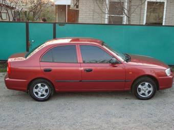 2005 Hyundai Accent Photos