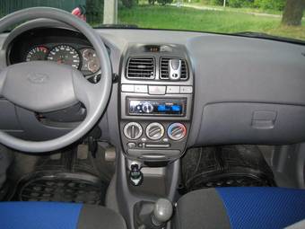 2005 Hyundai Accent Photos
