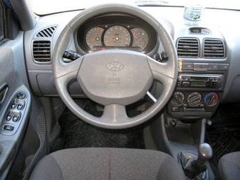 2005 Hyundai Accent Pictures