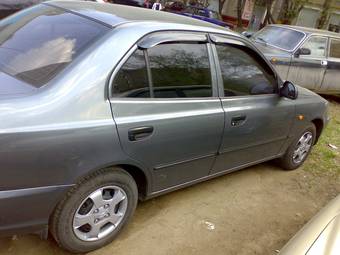 2005 Hyundai Accent Photos