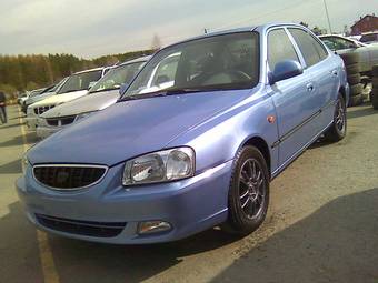 2005 Hyundai Accent Photos