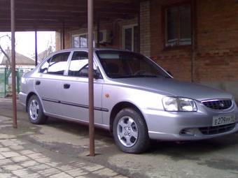 2005 Hyundai Accent Photos