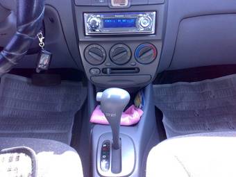 2005 Hyundai Accent Photos