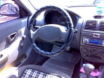 2005 Hyundai Accent Photos