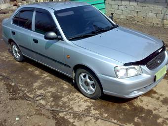 2005 Hyundai Accent Pictures
