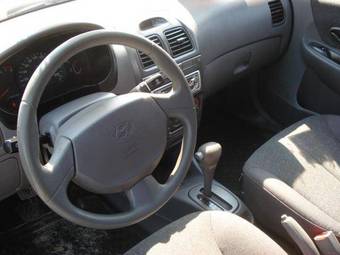 2005 Hyundai Accent Photos