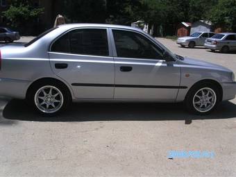 2005 Hyundai Accent Photos