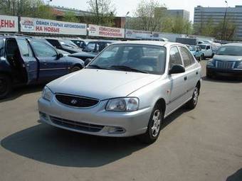 2005 Hyundai Accent Photos