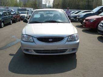 2005 Hyundai Accent Photos