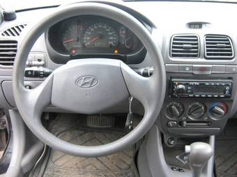 2005 Hyundai Accent Photos