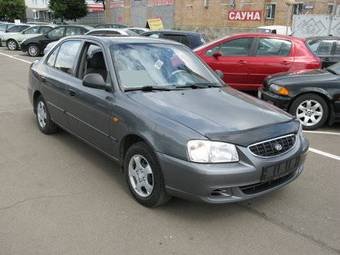 2005 Hyundai Accent Pictures