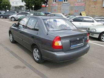 2005 Hyundai Accent Photos