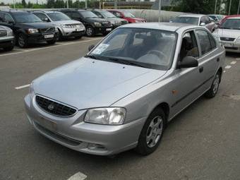 2005 Hyundai Accent Pictures