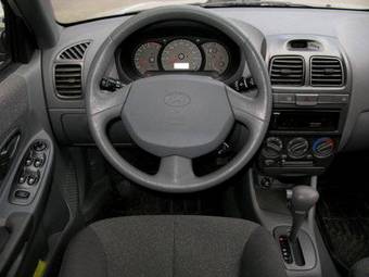 2005 Hyundai Accent Photos