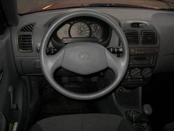 2005 Hyundai Accent Pictures
