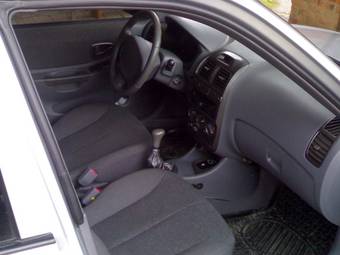 2005 Hyundai Accent Pictures