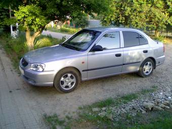 2005 Hyundai Accent Photos