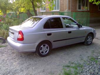 2005 Hyundai Accent Photos