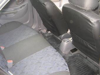 2005 Hyundai Accent Photos