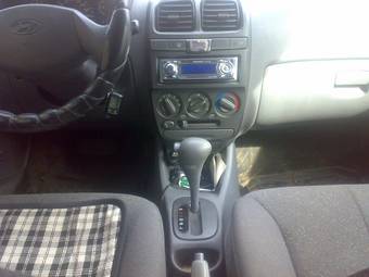 2005 Hyundai Accent Pictures